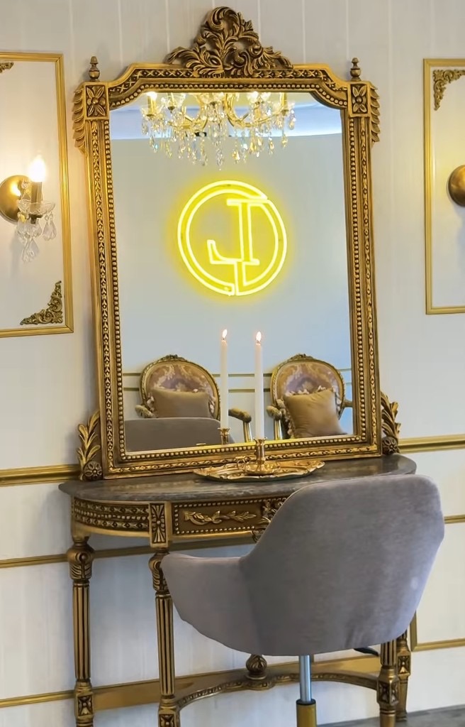 Beauty Studio by Lolo — vanity and mirror